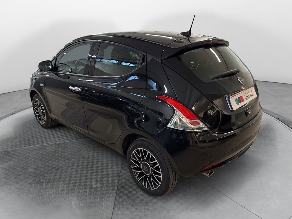 Lancia Ypsilon usata a Prato (6)