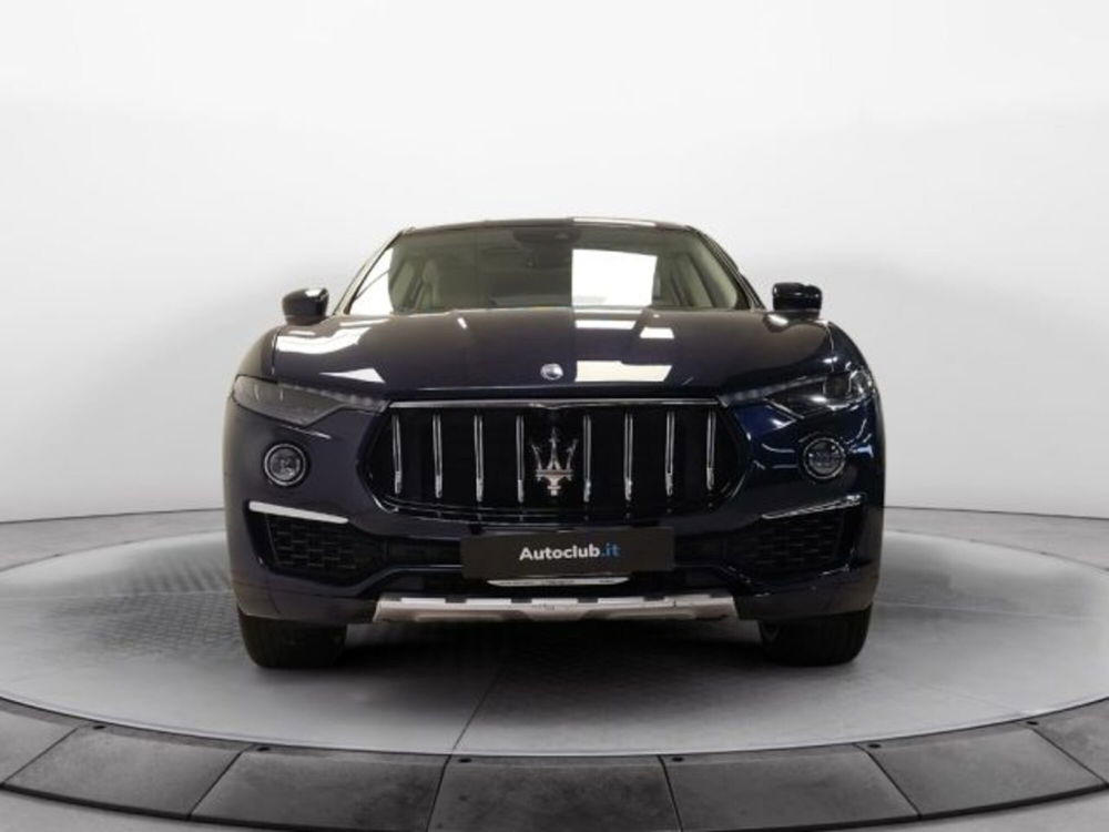 Maserati Levante usata a Modena (17)