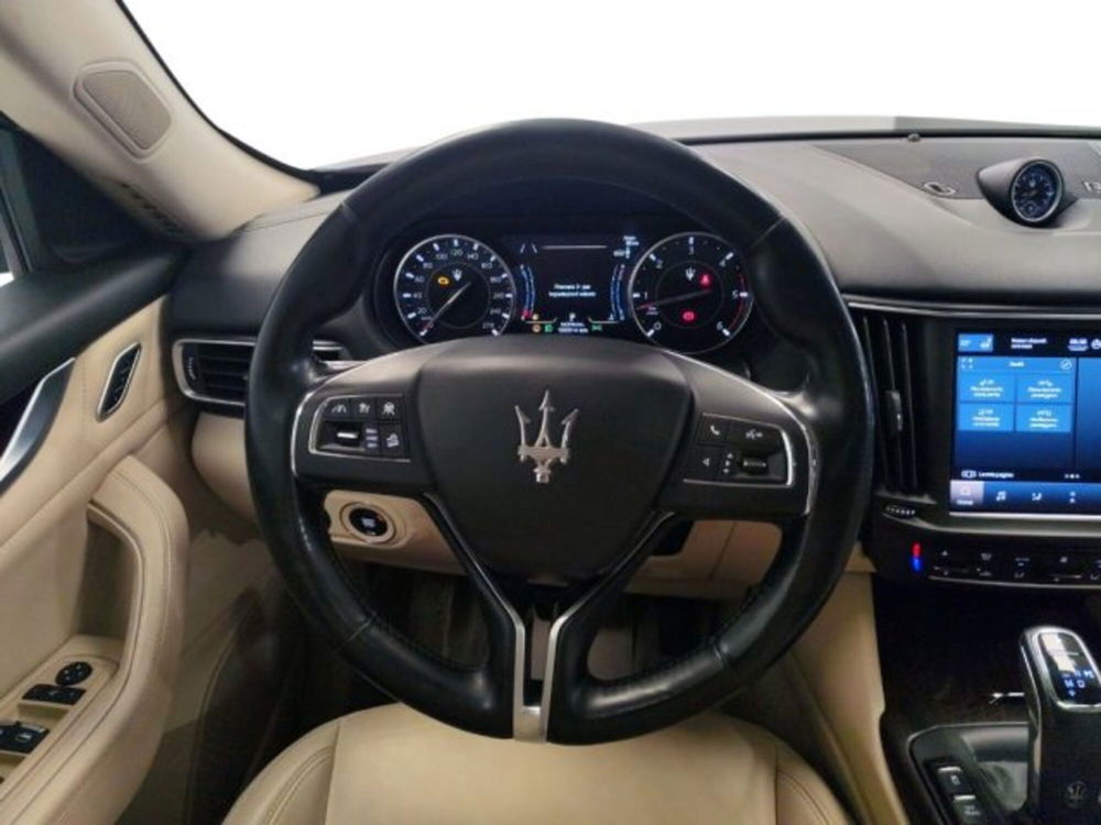 Maserati Levante usata a Modena (7)