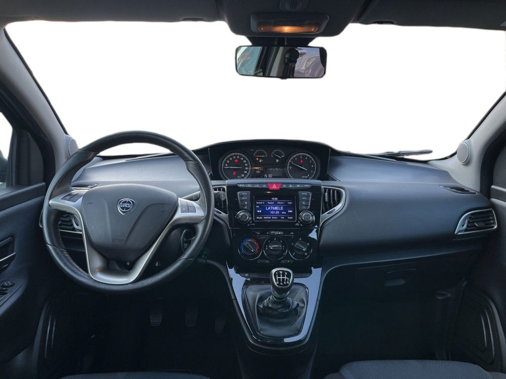 Lancia Ypsilon usata a Torino (11)