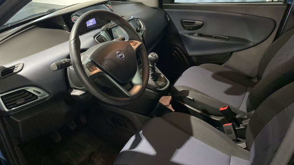 Lancia Ypsilon usata a Bergamo (13)