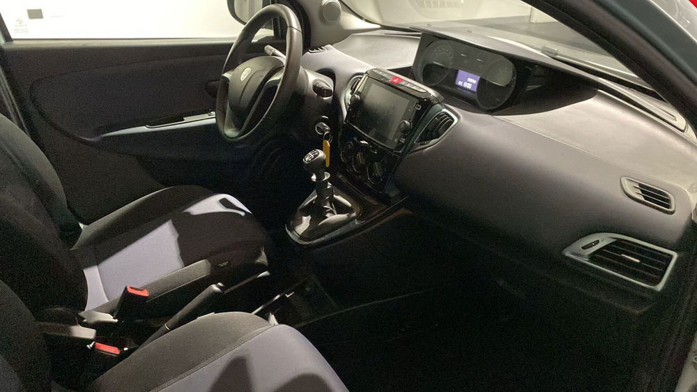 Lancia Ypsilon usata a Bergamo (10)