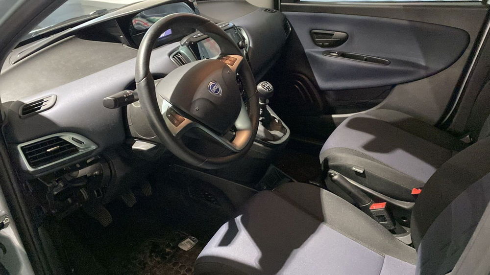 Lancia Ypsilon usata a Bergamo (13)