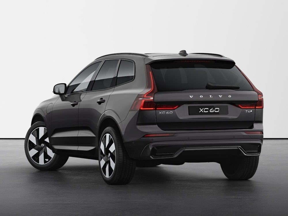 Volvo XC60 nuova a Bari (2)