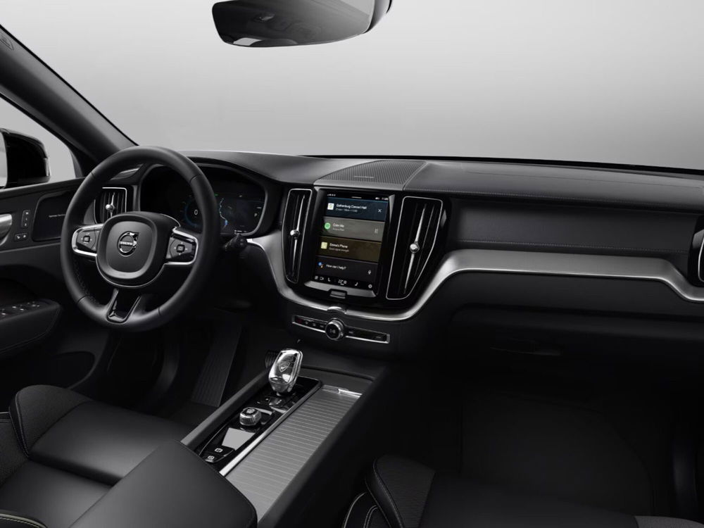 Volvo XC60 nuova a Bari (6)