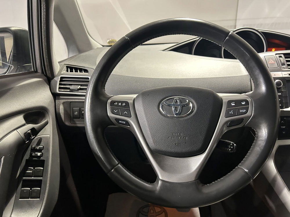 Toyota Verso usata a Milano (7)