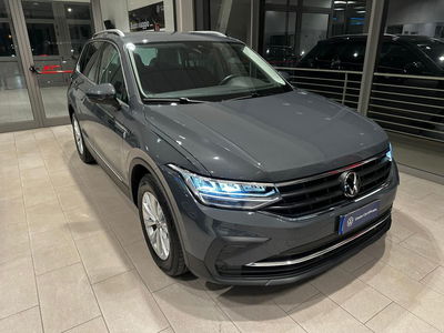 Volkswagen Tiguan 2.0 TDI 150 CV SCR DSG 4MOTION Life del 2023 usata a Avezzano