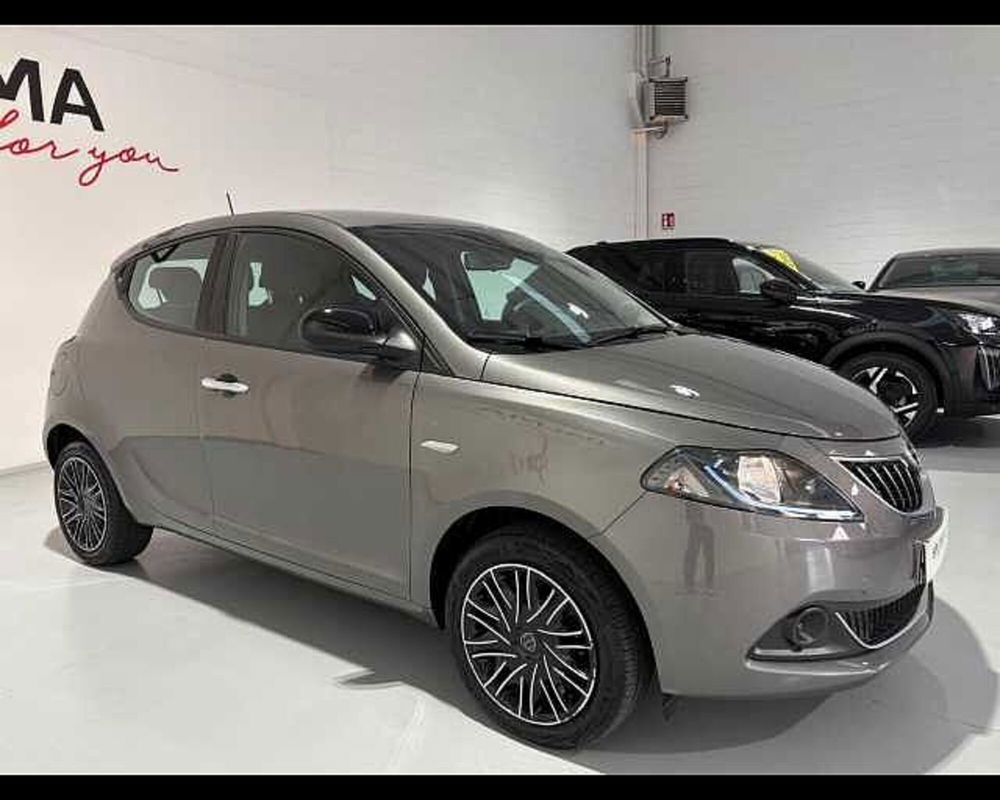 Lancia Ypsilon usata a Milano (3)