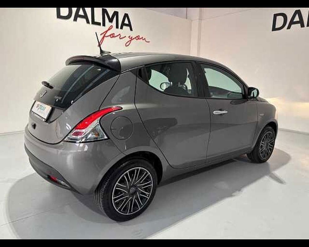 Lancia Ypsilon usata a Milano (4)