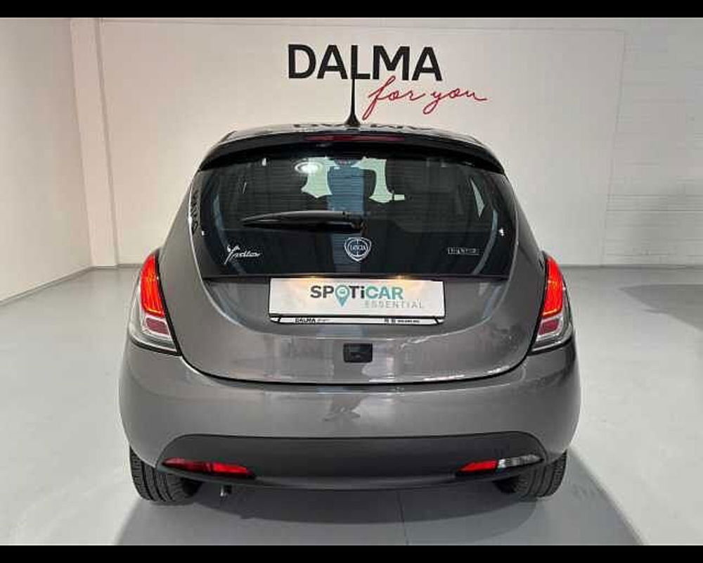 Lancia Ypsilon usata a Milano (5)