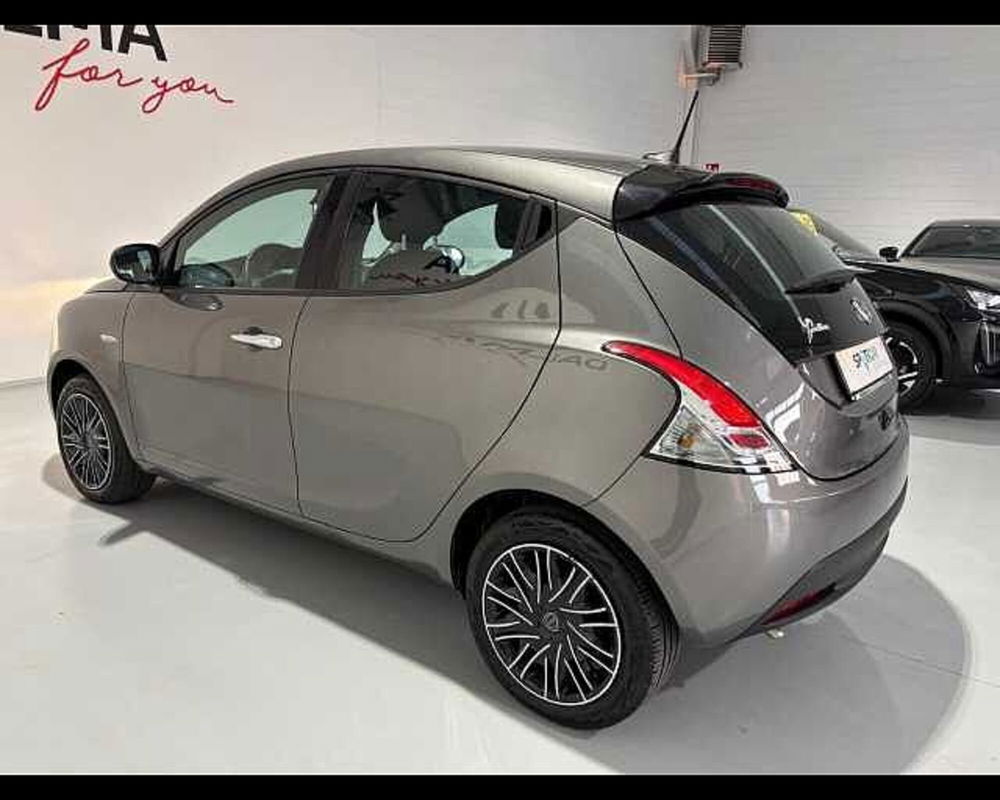 Lancia Ypsilon usata a Milano (6)