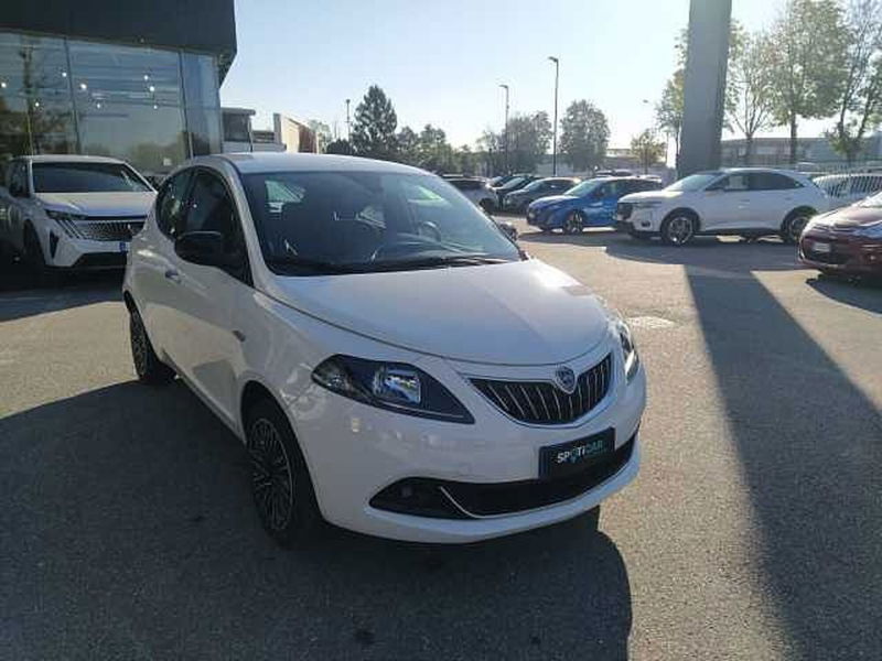 Lancia Ypsilon 1.0 FireFly 5 porte S&amp;S Hybrid Gold Plus del 2022 usata a Magenta