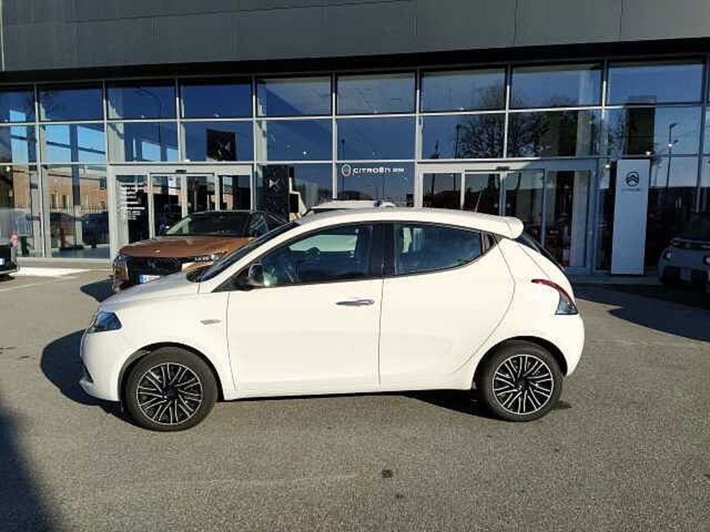 Lancia Ypsilon usata a Milano (4)