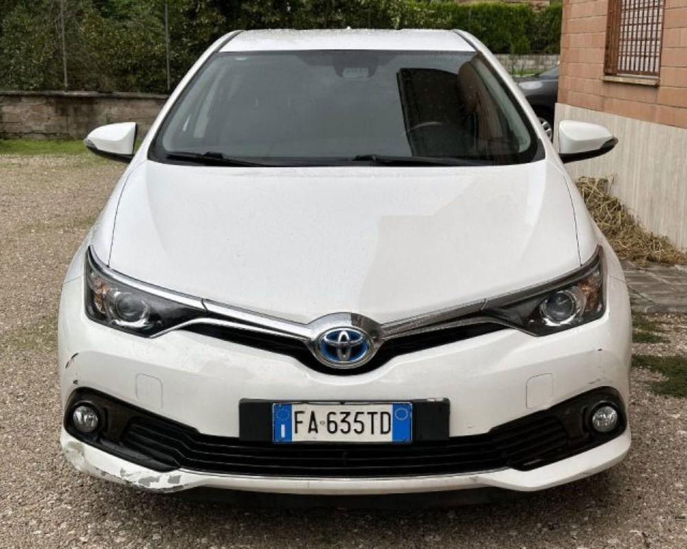 Toyota Auris Station Wagon usata a Roma (2)