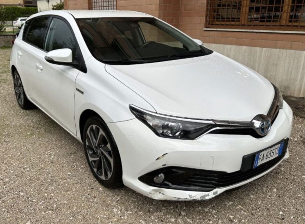 Toyota Auris Station Wagon usata a Roma (3)