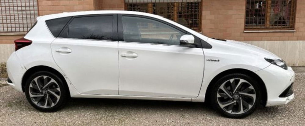 Toyota Auris Station Wagon usata a Roma (4)