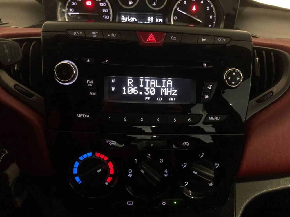 Lancia Ypsilon usata a Torino (10)