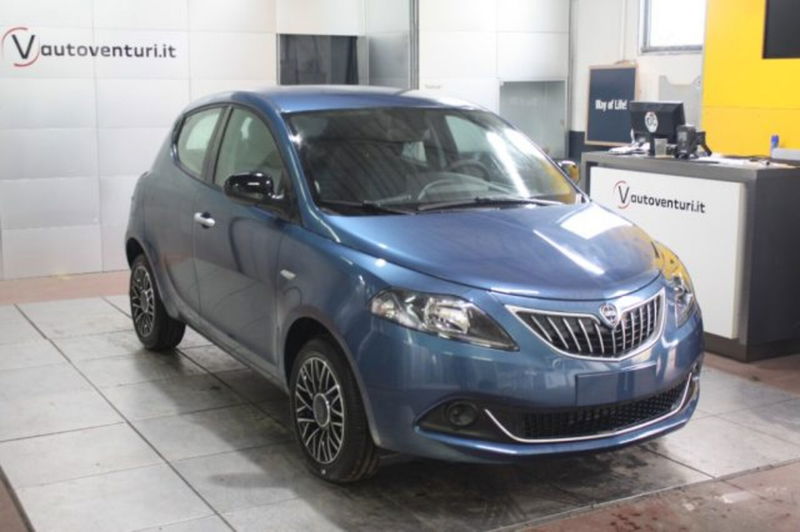 Lancia Ypsilon 1.0 FireFly 5 porte S&amp;S Hybrid Ecochic A. Ferretti nuova a Civita Castellana