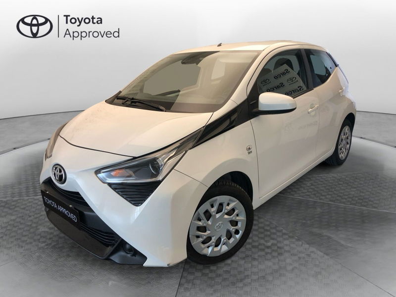 Toyota Aygo Connect 1.0 VVT-i 72 CV 5 porte x-play del 2021 usata a Curno