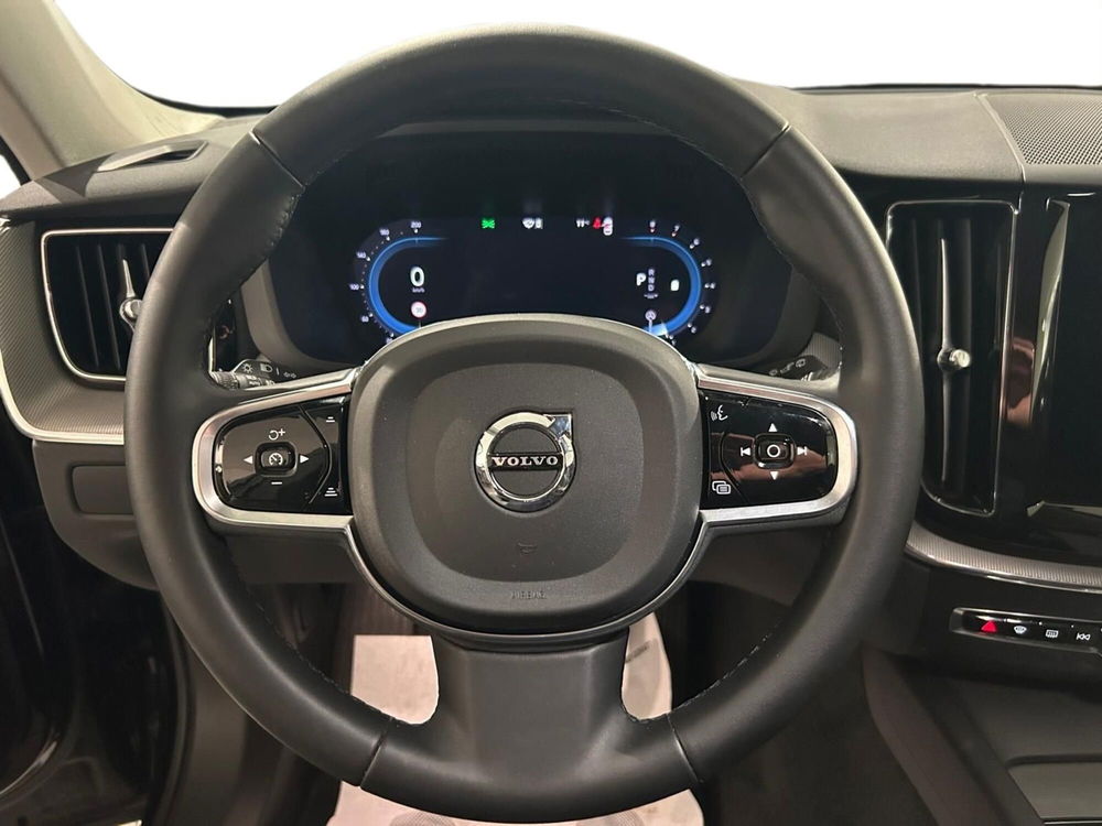 Volvo XC60 usata a Bari (9)