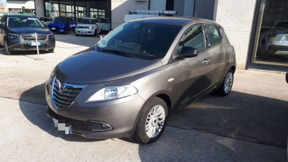 Lancia Ypsilon usata a Macerata