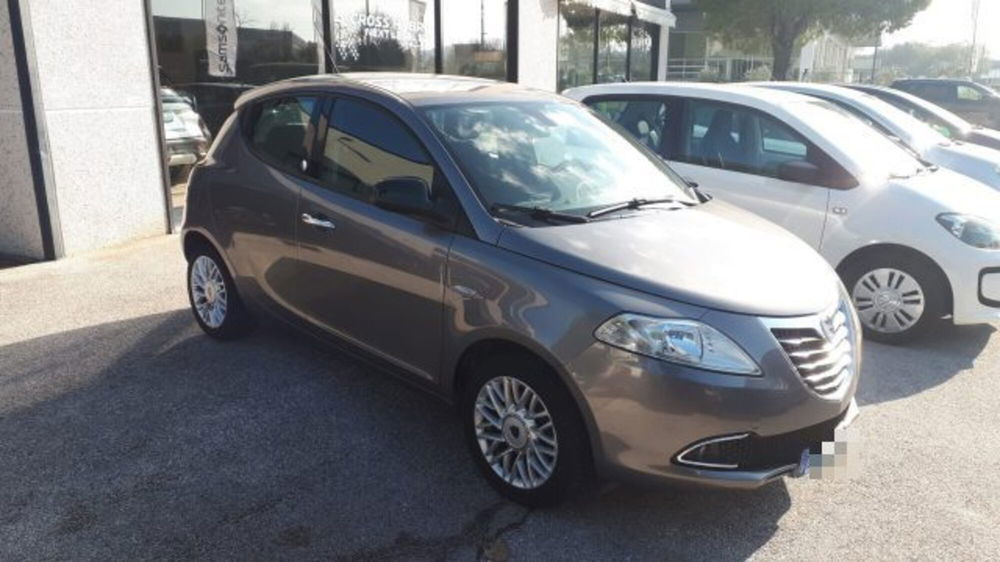 Lancia Ypsilon usata a Macerata (3)