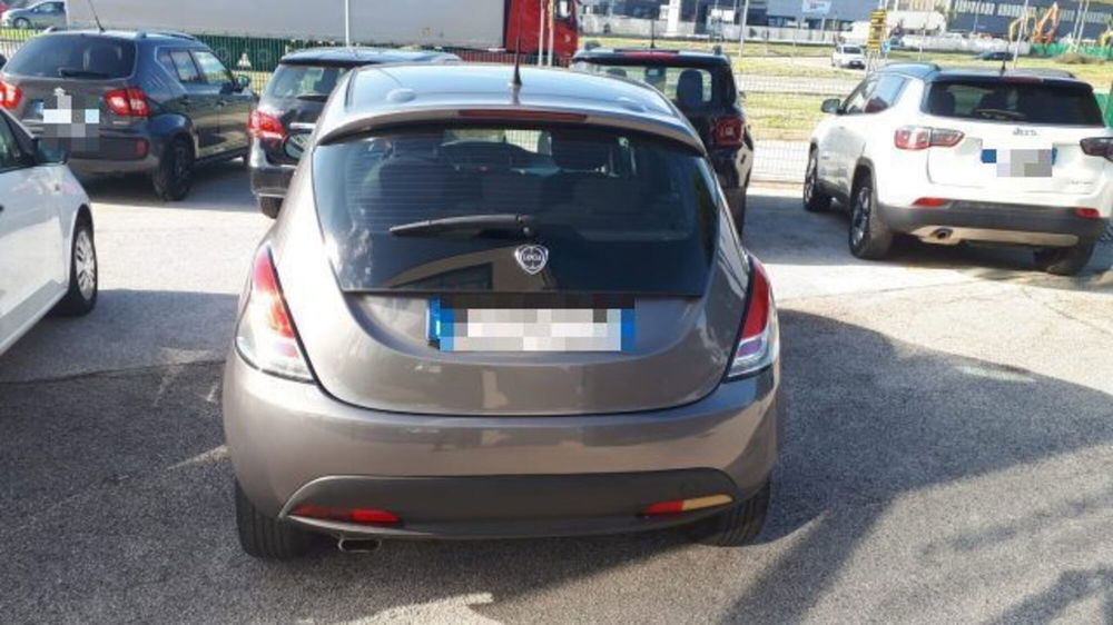 Lancia Ypsilon usata a Macerata (5)