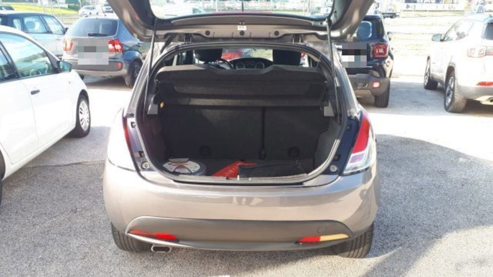 Lancia Ypsilon usata a Macerata (6)