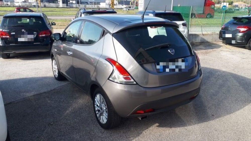 Lancia Ypsilon usata a Macerata (7)