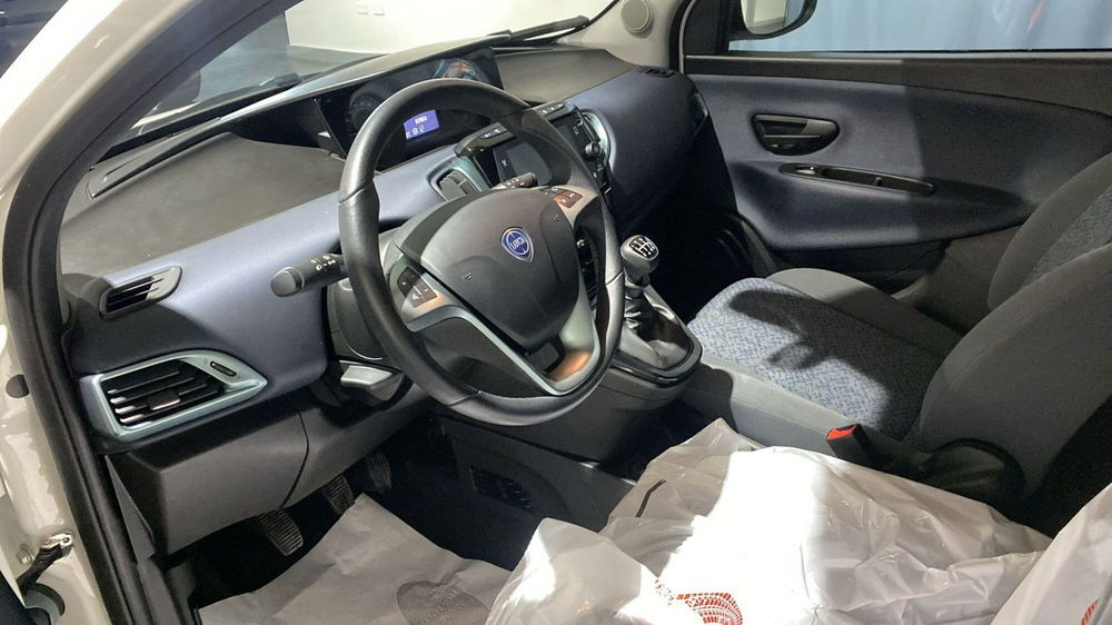 Lancia Ypsilon usata a Bergamo (10)