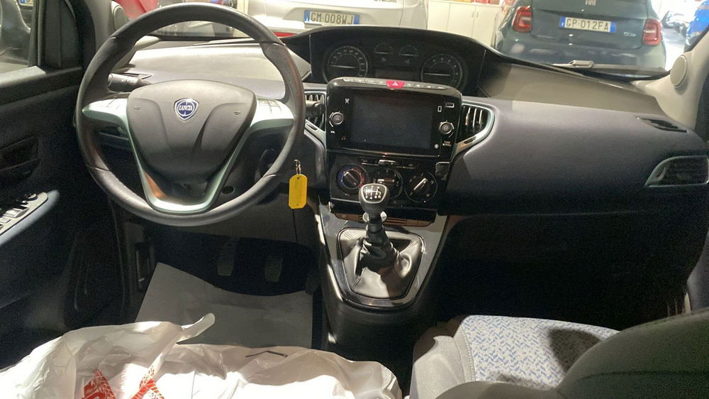 Lancia Ypsilon usata a Bergamo (9)