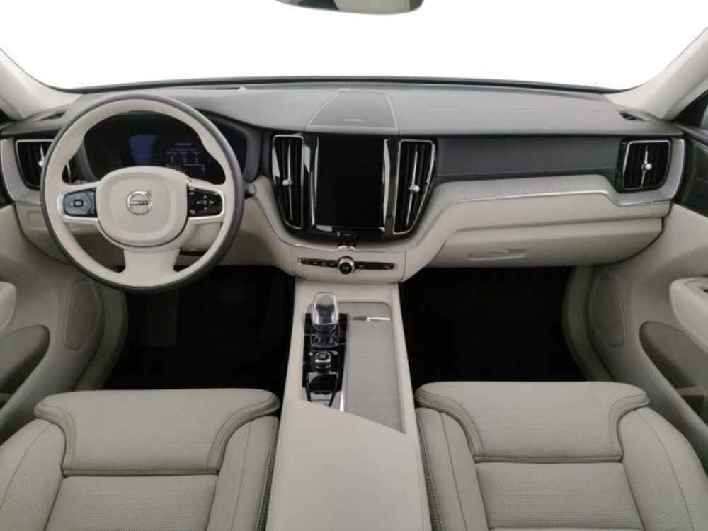 Volvo XC60 nuova a Modena (12)