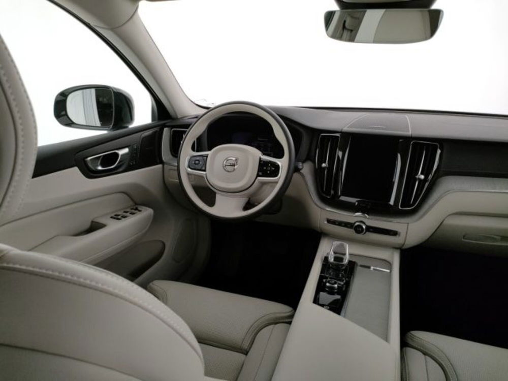 Volvo XC60 nuova a Modena (13)