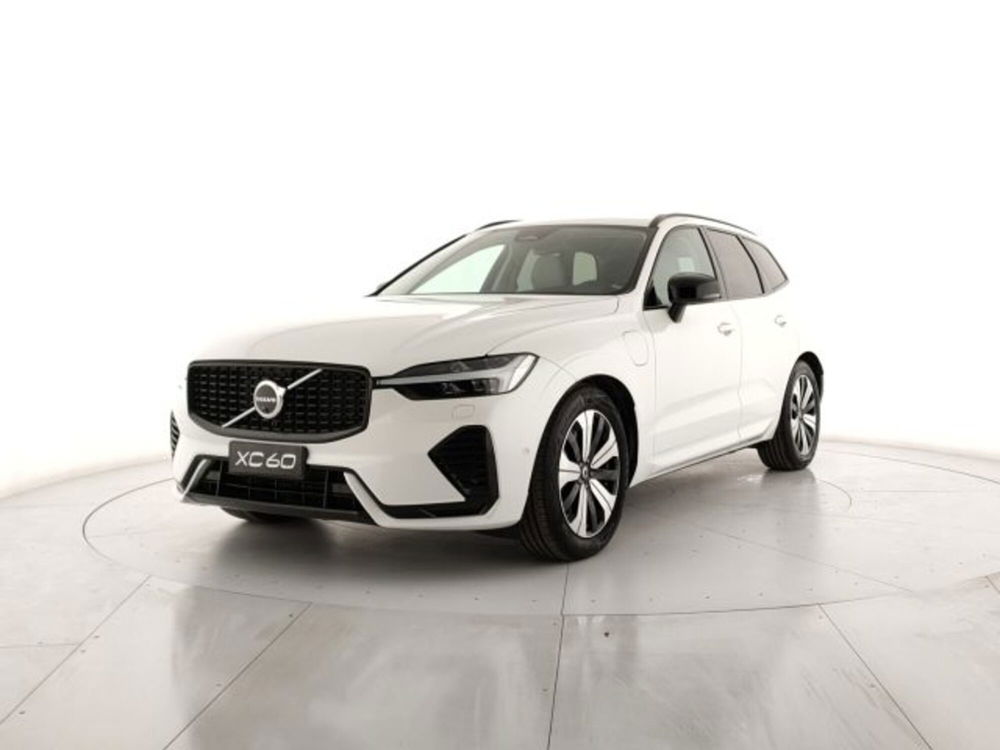 Volvo XC60 nuova a Modena (2)