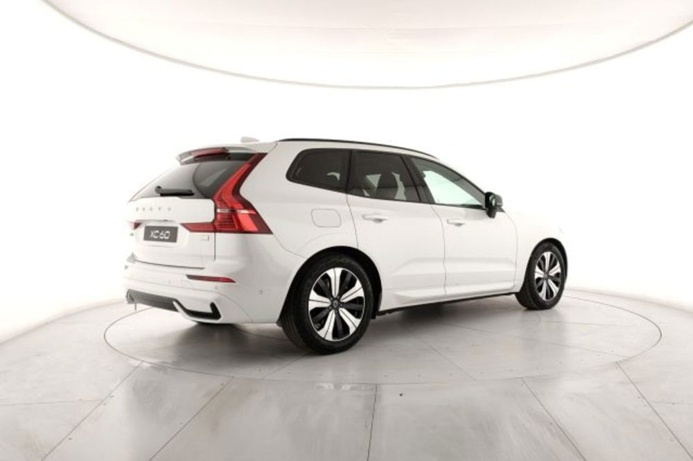 Volvo XC60 nuova a Modena (4)