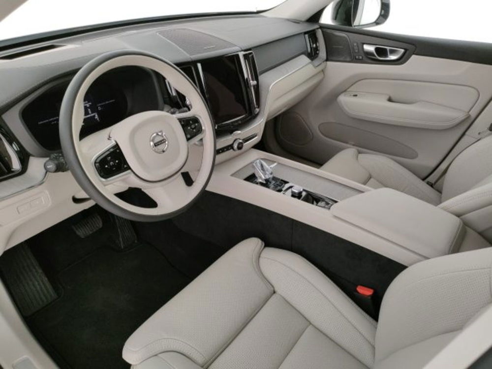 Volvo XC60 nuova a Modena (8)