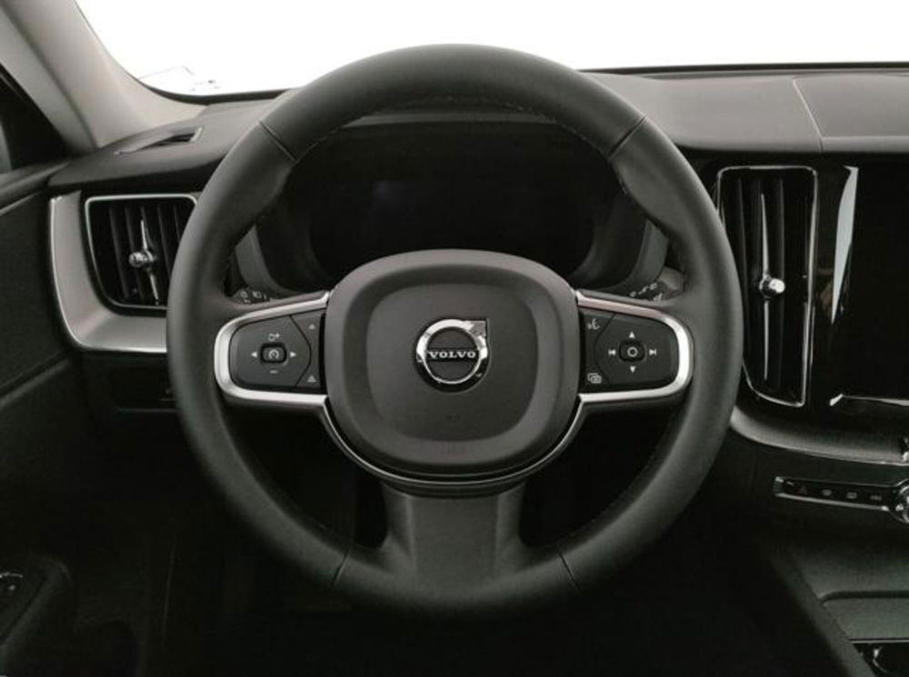 Volvo XC60 nuova a Modena (12)