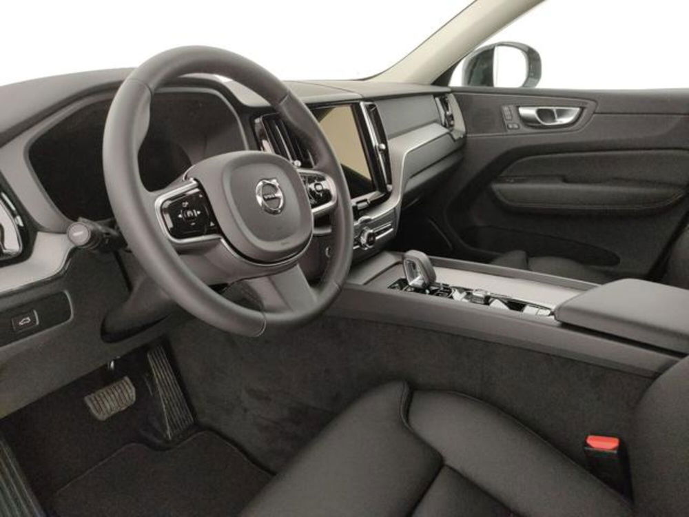 Volvo XC60 nuova a Modena (14)