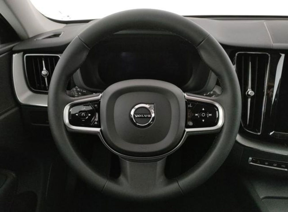 Volvo XC60 nuova a Modena (12)