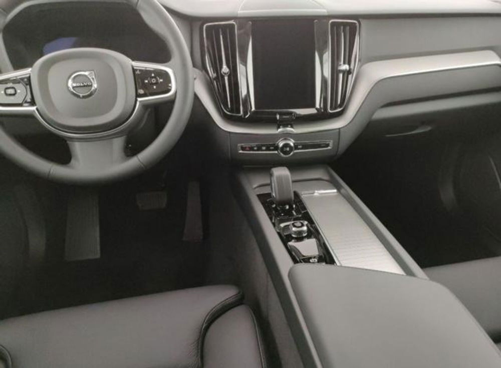 Volvo XC60 nuova a Modena (14)