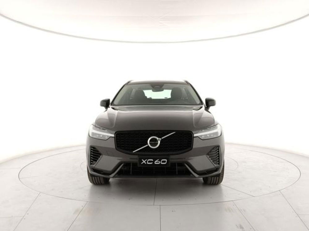 Volvo XC60 nuova a Modena (7)