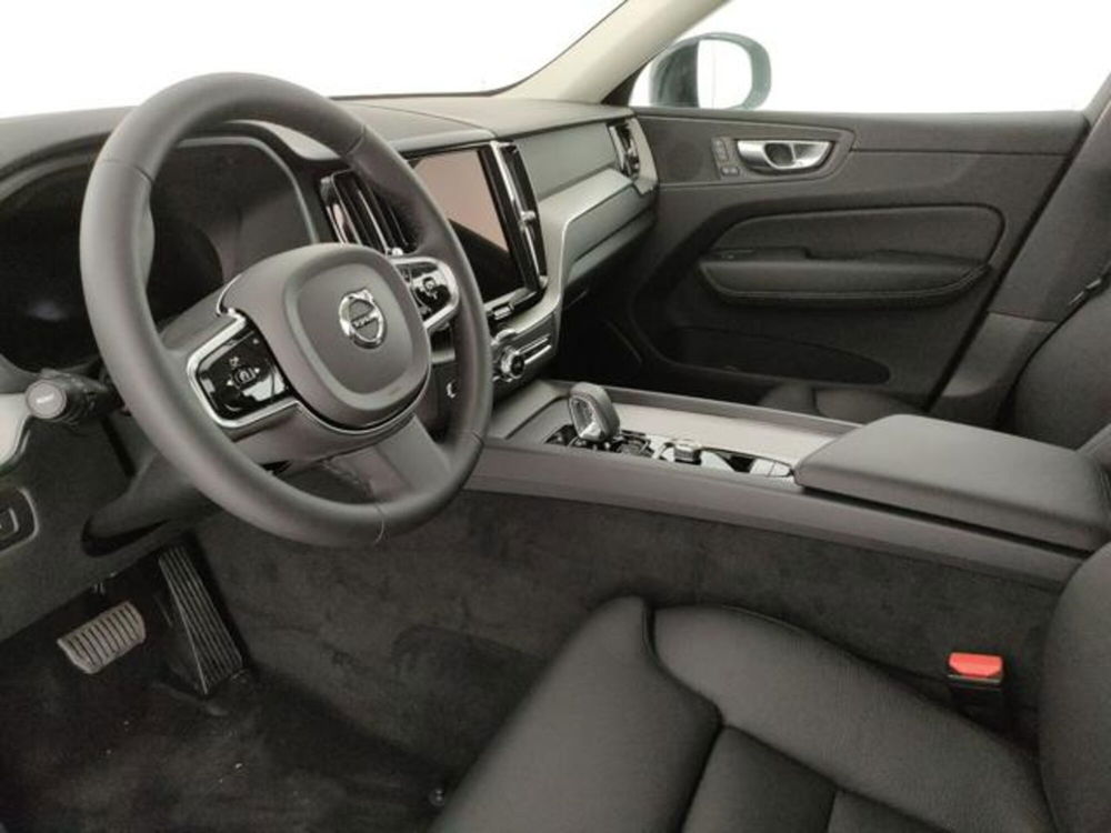 Volvo XC60 nuova a Modena (9)