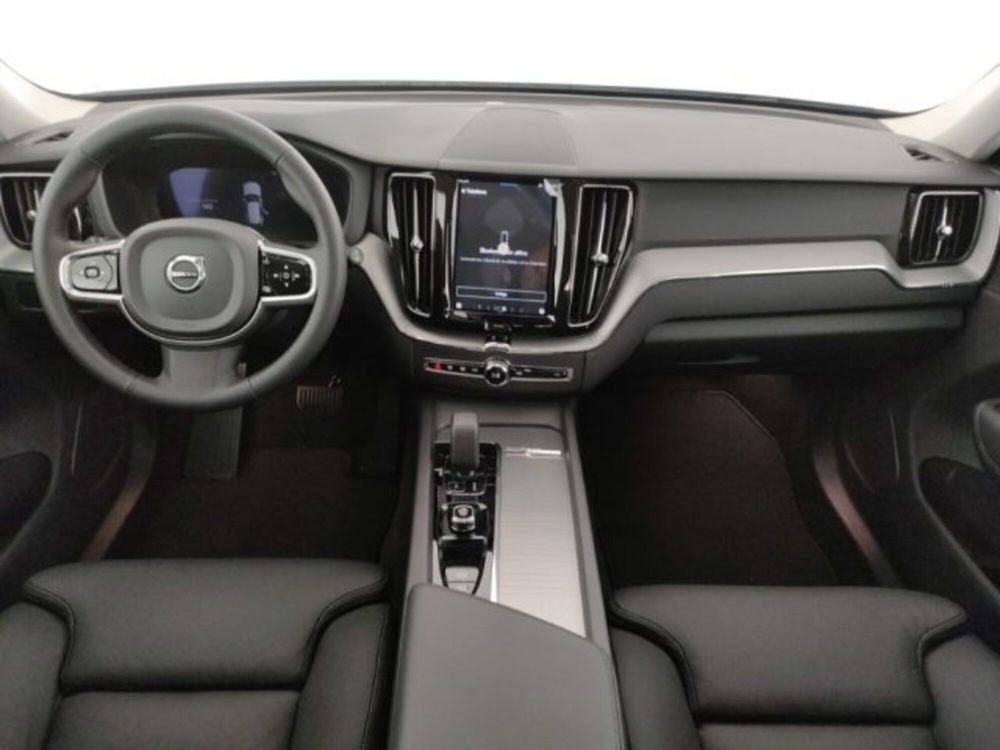 Volvo XC60 nuova a Modena (18)