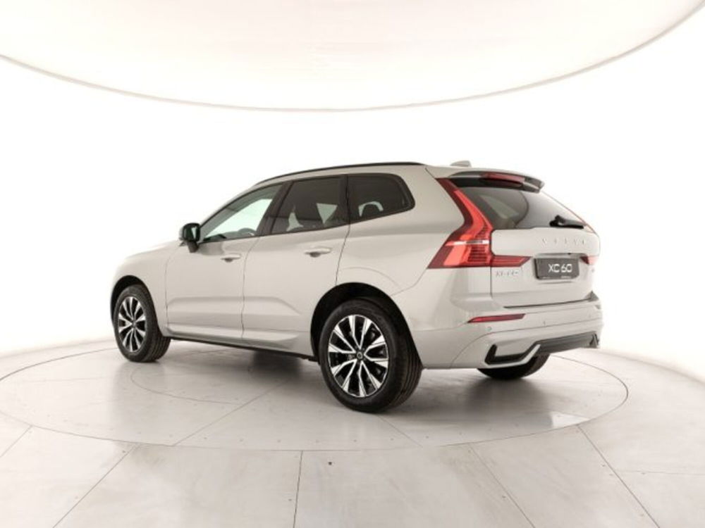 Volvo XC60 nuova a Modena (3)