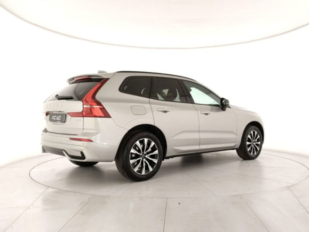 Volvo XC60 nuova a Modena (5)