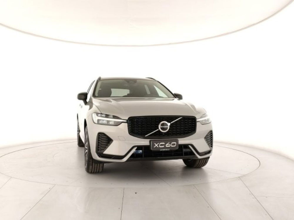 Volvo XC60 nuova a Modena (7)