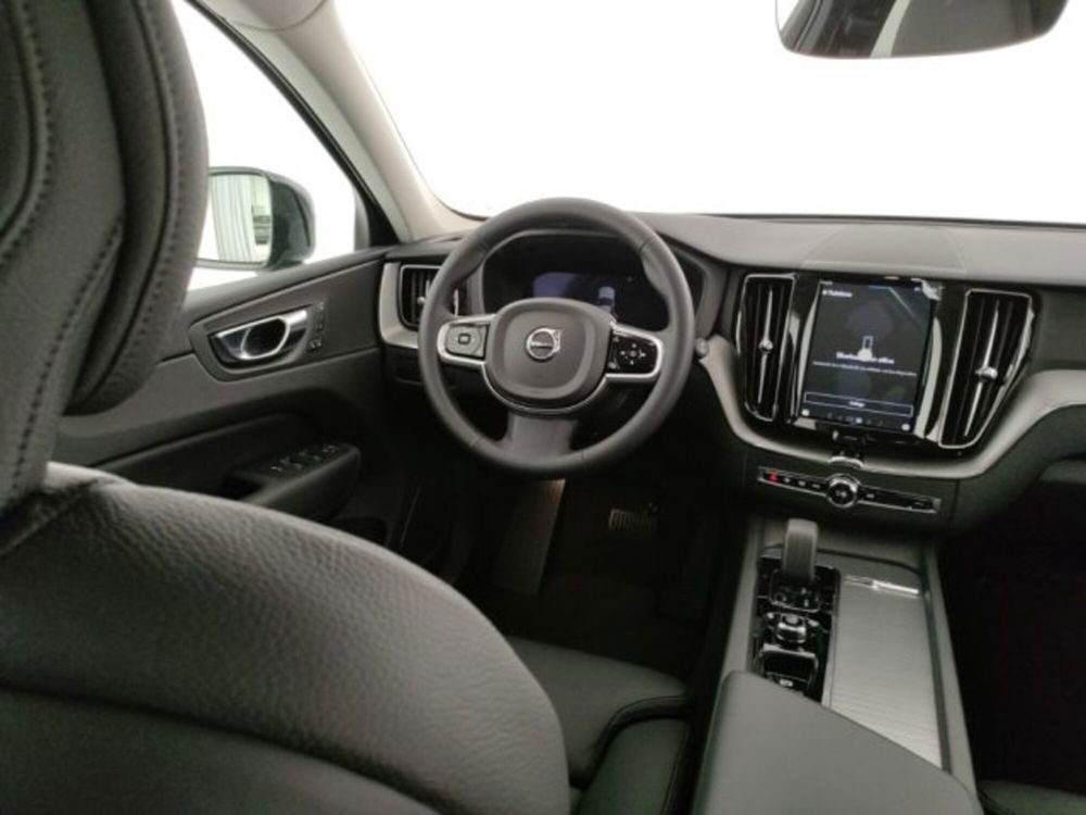 Volvo XC60 nuova a Modena (19)