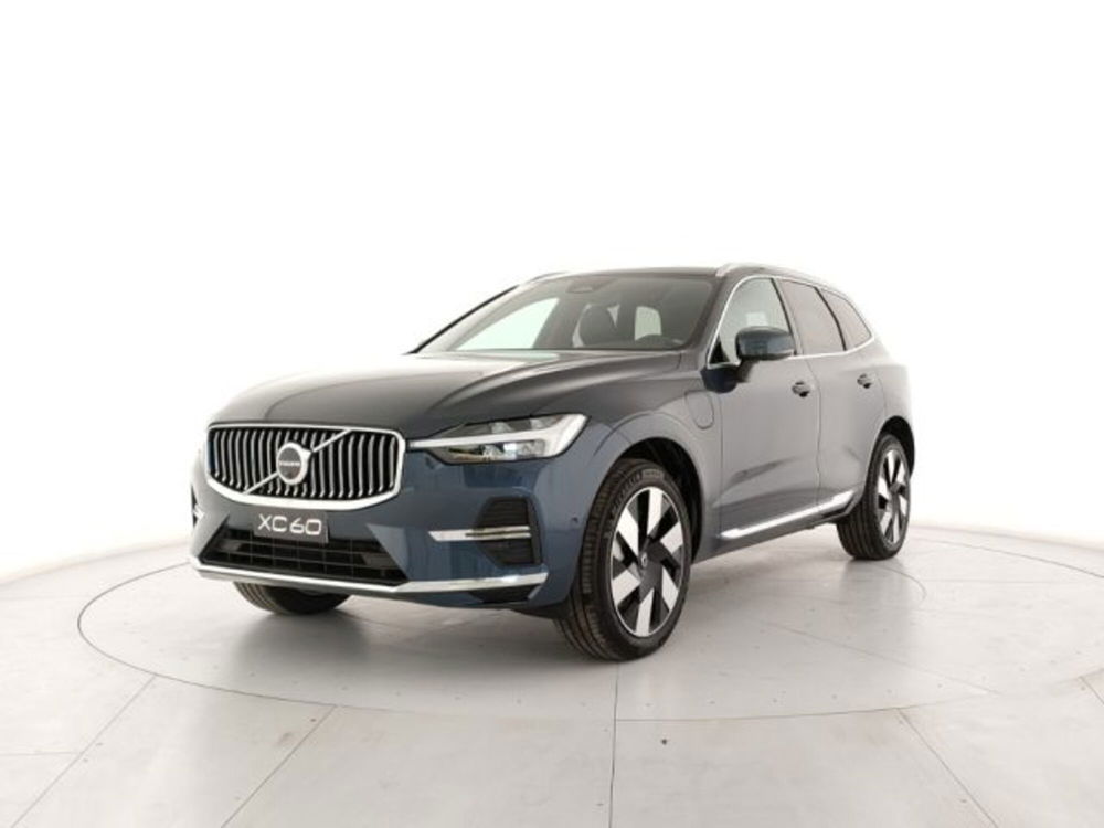 Volvo XC60 nuova a Modena (2)