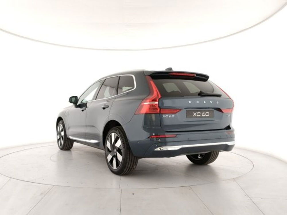 Volvo XC60 nuova a Modena (3)