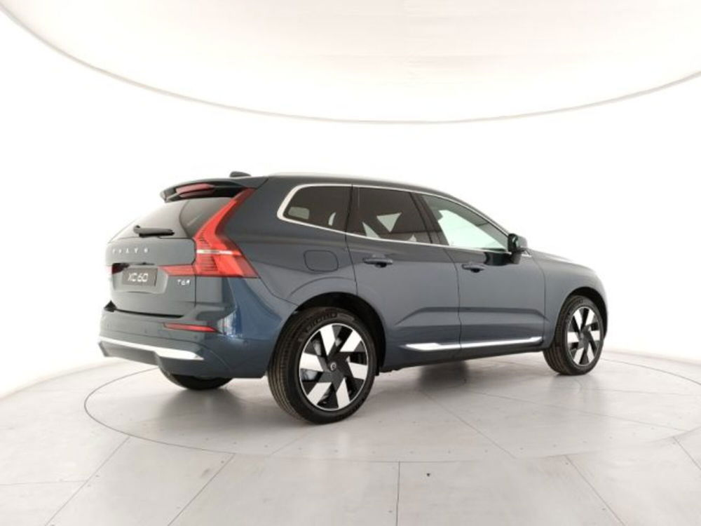 Volvo XC60 nuova a Modena (4)